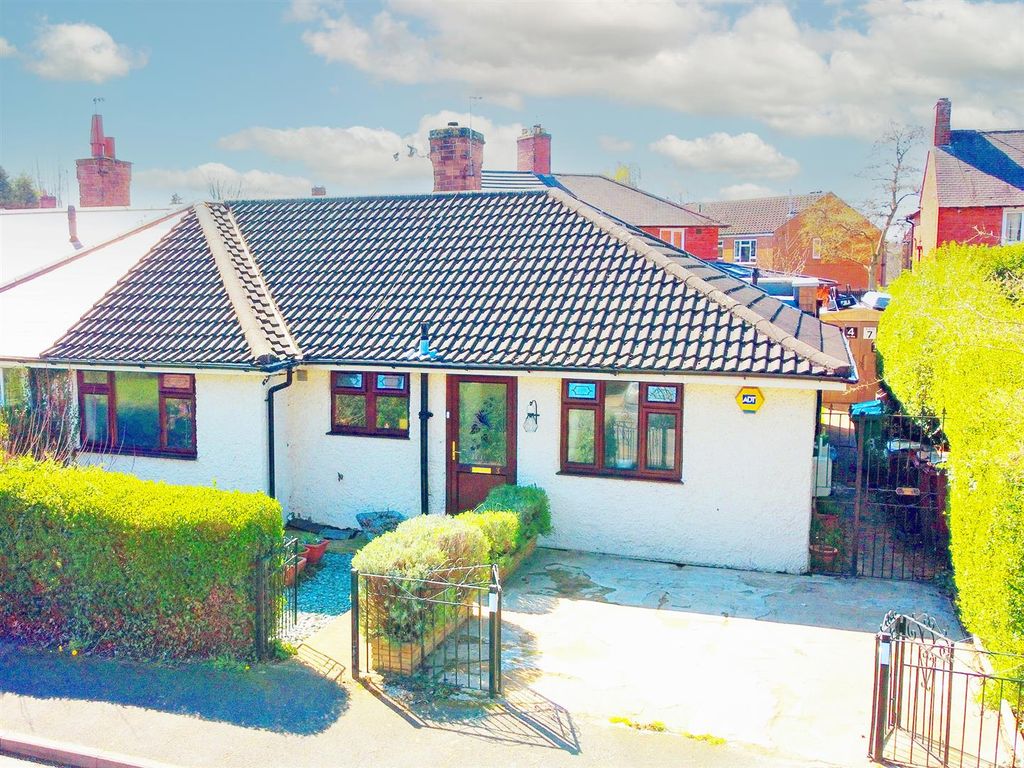 3 bed semidetached bungalow for sale in Lexington Gardens, Sherwood