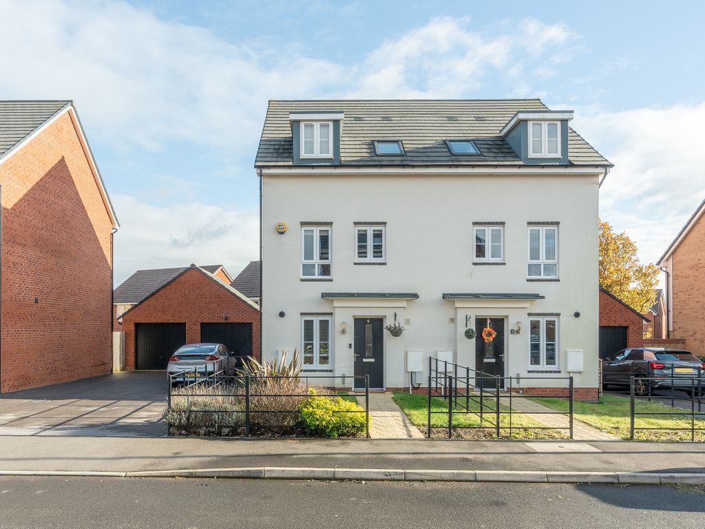 3 bed town house for sale in First Field Way, Charlton Hayes, Bristol