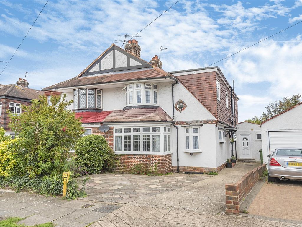4 bed semidetached house for sale in Chadacre Road, Stoneleigh, Epsom