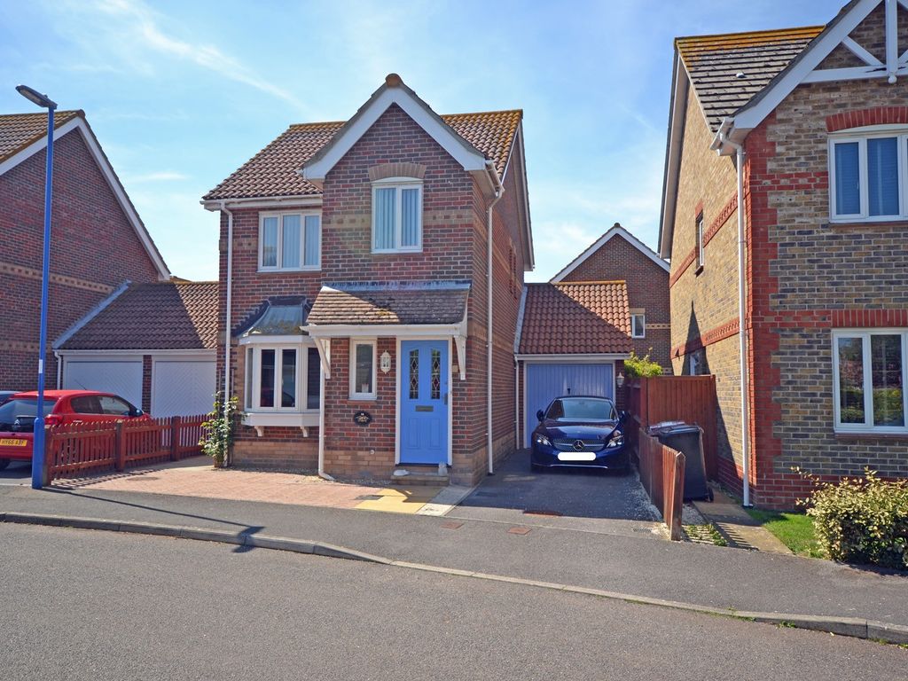 4 bed detached house for sale in 16 Beacon Drive, Selsey, West Sussex