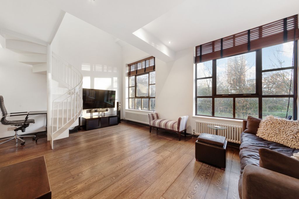 2 bed flat to rent in Vicarage Crescent, London SW11, £2,750 pcm Zoopla