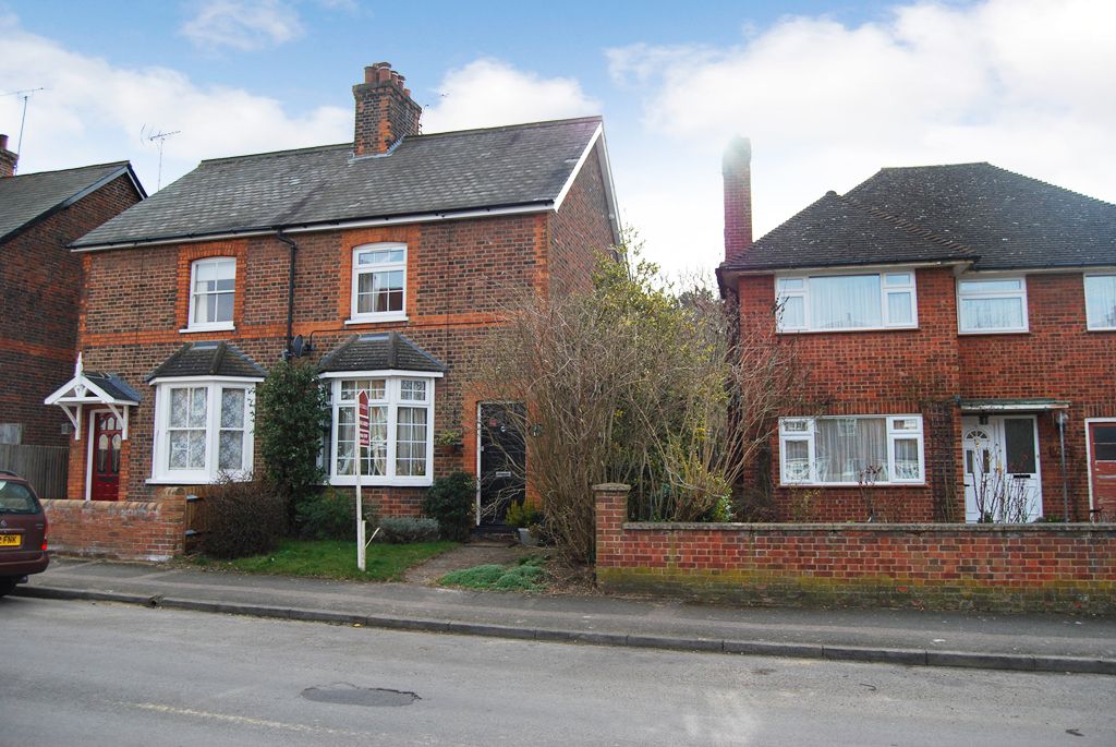 2 bed semidetached house to rent in Pondcroft Road, Knebworth SG3 Zoopla