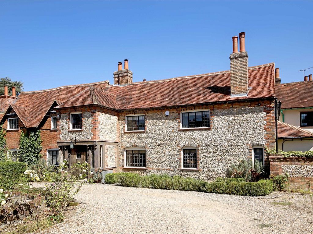 6 bed detached house for sale in Chartridge, Chesham, Buckinghamshire