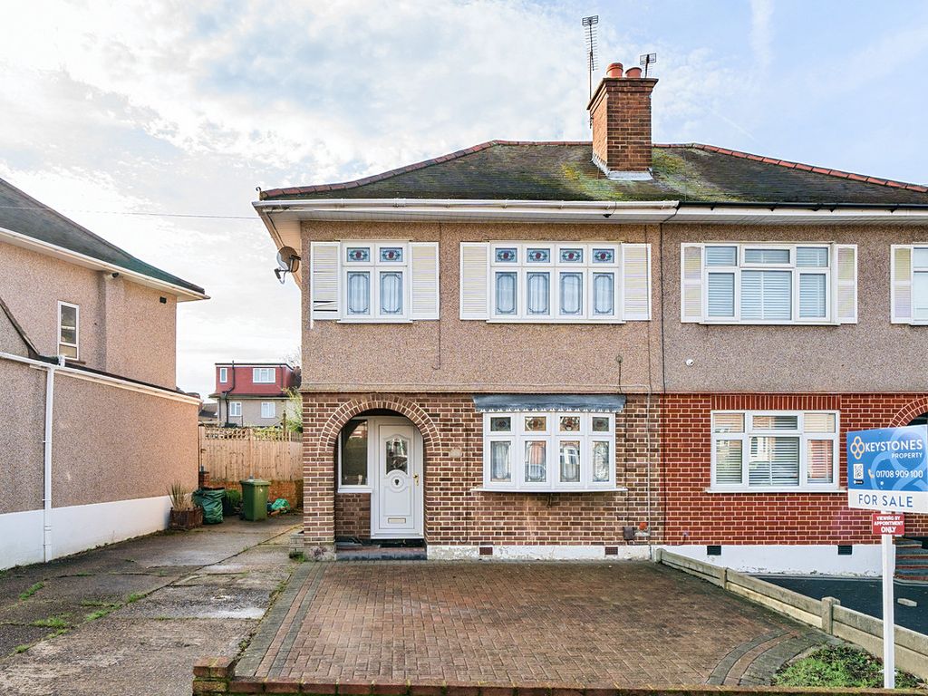3 bed semidetached house for sale in Lynwood Drive, Collier Row RM5, £