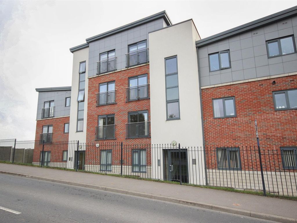 2 bed flat to rent in Brooke Court, Auckley, Doncaster DN9, £775 pcm