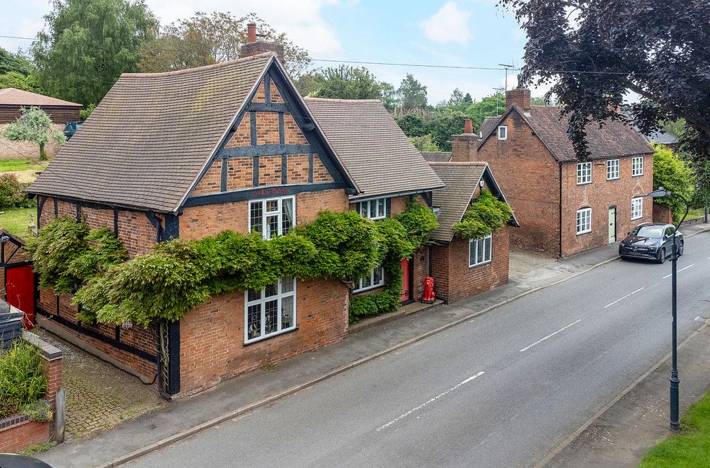 4 bed detached house for sale in 27 Coleshill Road Curdworth Sutton