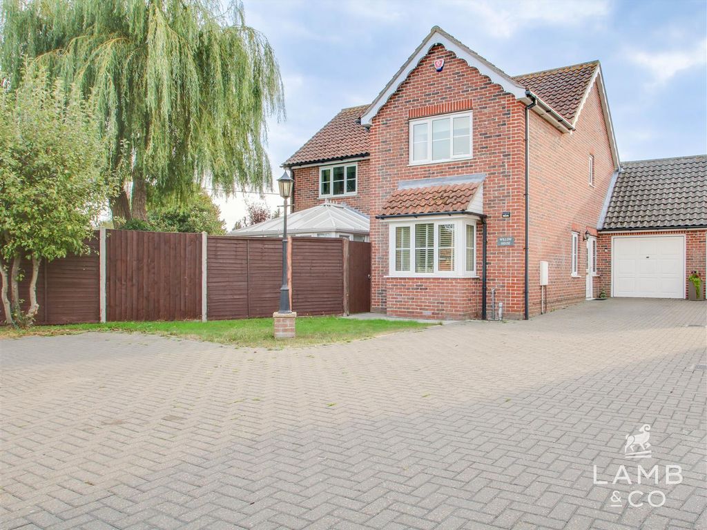4 bed detached house for sale in Clacton Road, Weeley Heath, ClactonOnSea CO16, £425,000 Zoopla