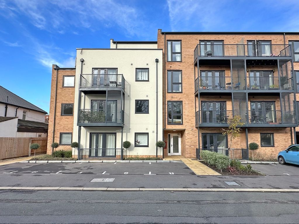1 bed flat for sale in Hythe Lodge, 157 Boyn Valley Road, Maidenhead, Berkshire SL6, £260,000