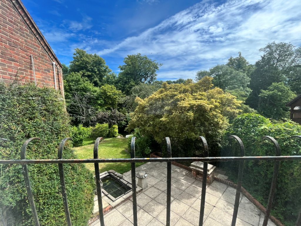 5 bed detached house to rent in Hamble Wood, Botley, Southampton SO30