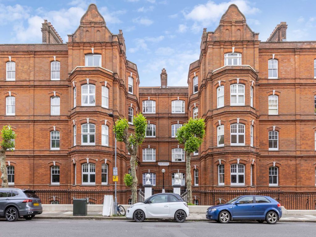 3 bed flat for sale in Queen's Club Gardens, London W14, £760,000 Zoopla