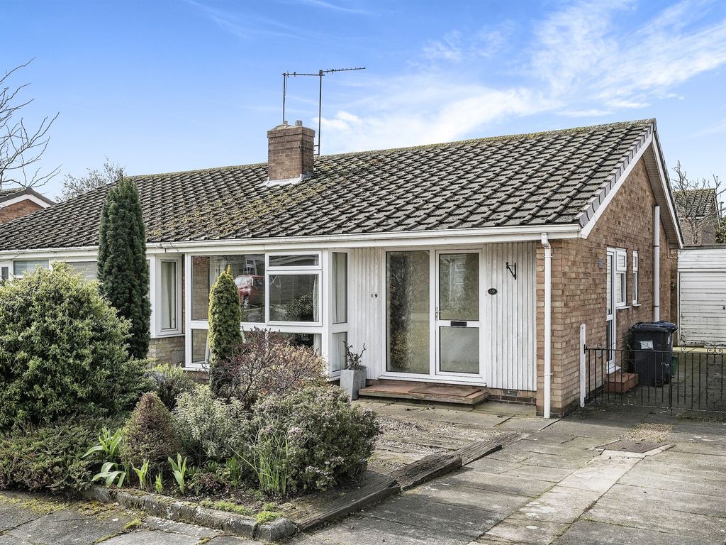 2 bed semidetached bungalow for sale in Winterton Close, Bessacarr