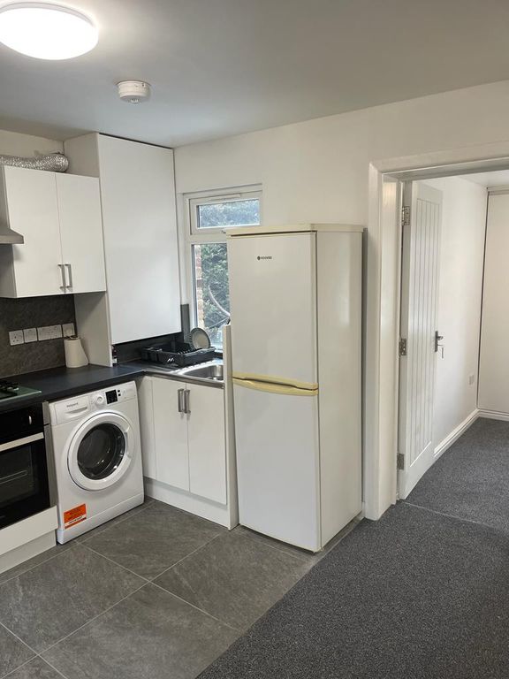 3 bed flat to rent in Felixstowe Road, London N9 Zoopla