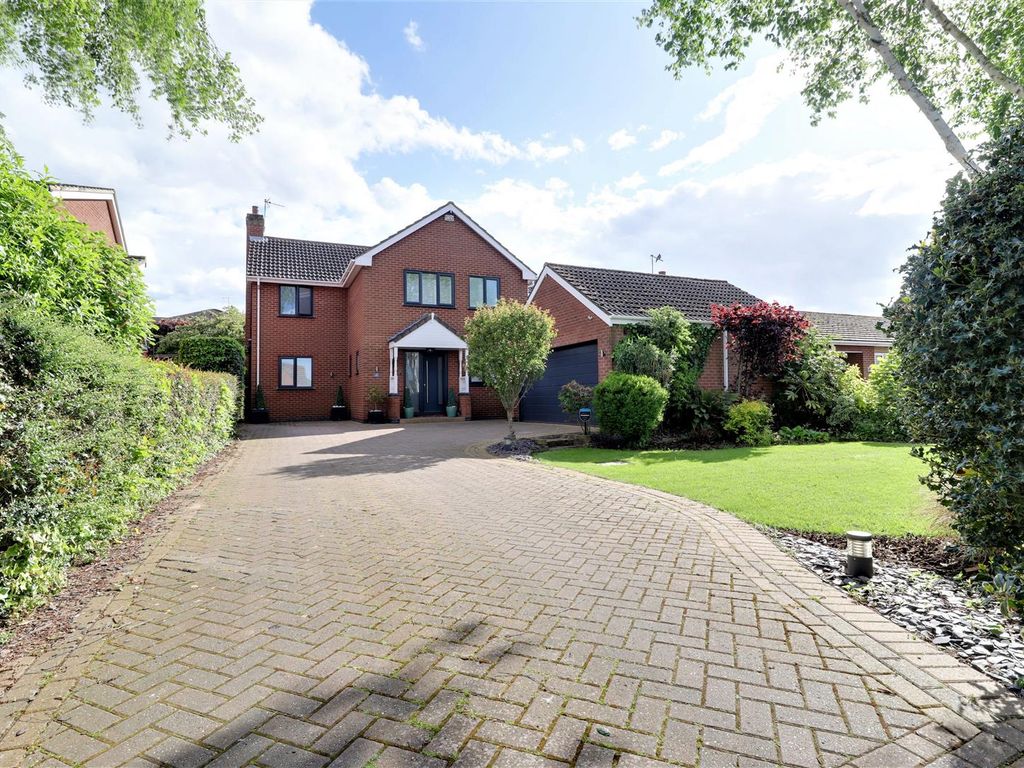 4 bed detached house for sale in Stockbridge Road, Elloughton, Brough