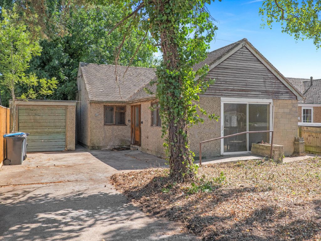 3 bed detached bungalow for sale in St. Johns Road, Tackley, Kidlington