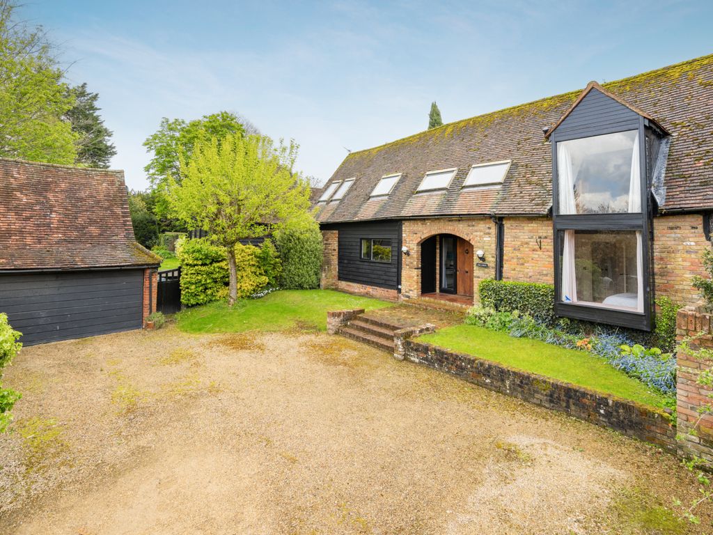4 bed link detached house for sale in Church Lane, Princes Risborough
