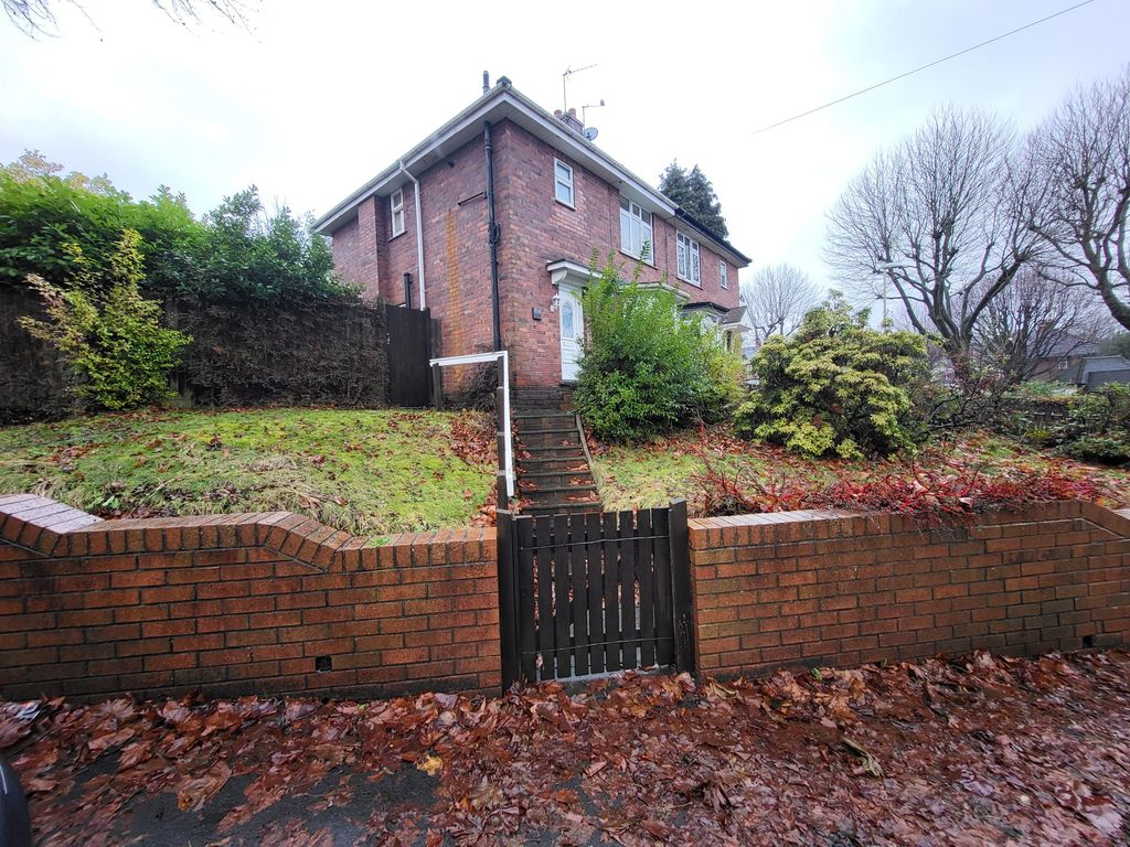 3 bed semidetached house to rent in Limes Road, Dudley DY1, £995 pcm