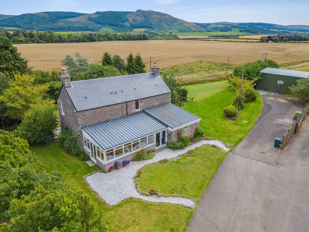 4 bed farmhouse for sale in Maidenplain Farmhouse, Auchterarder