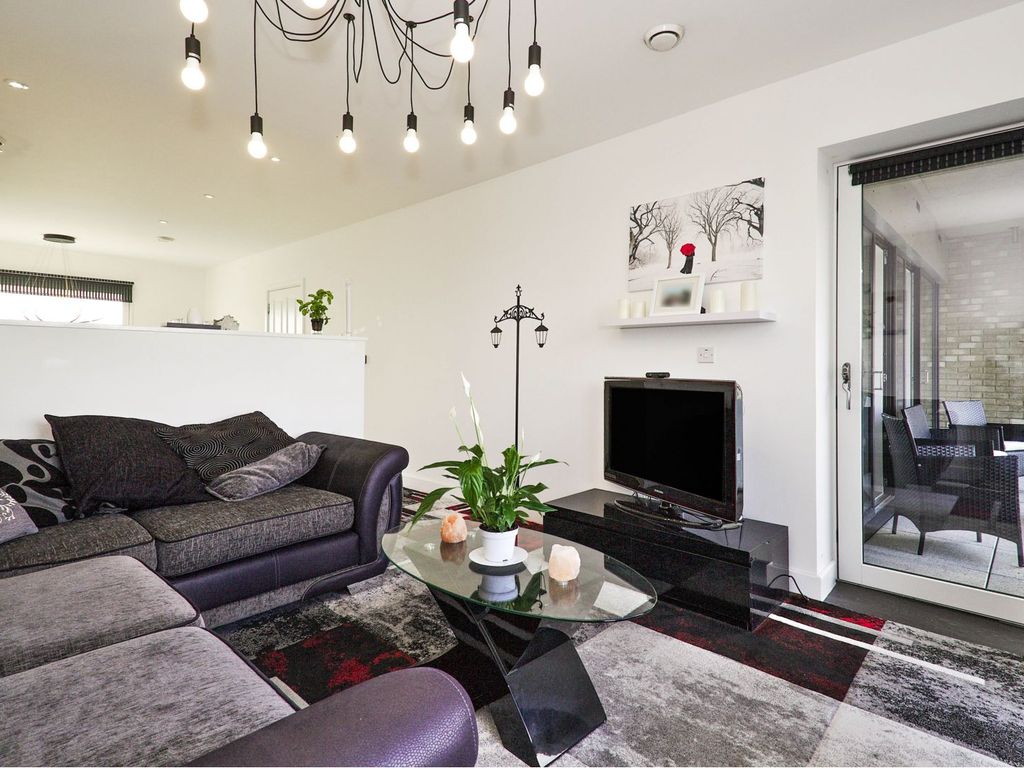 4 Peartree Way, Greenwich SE10