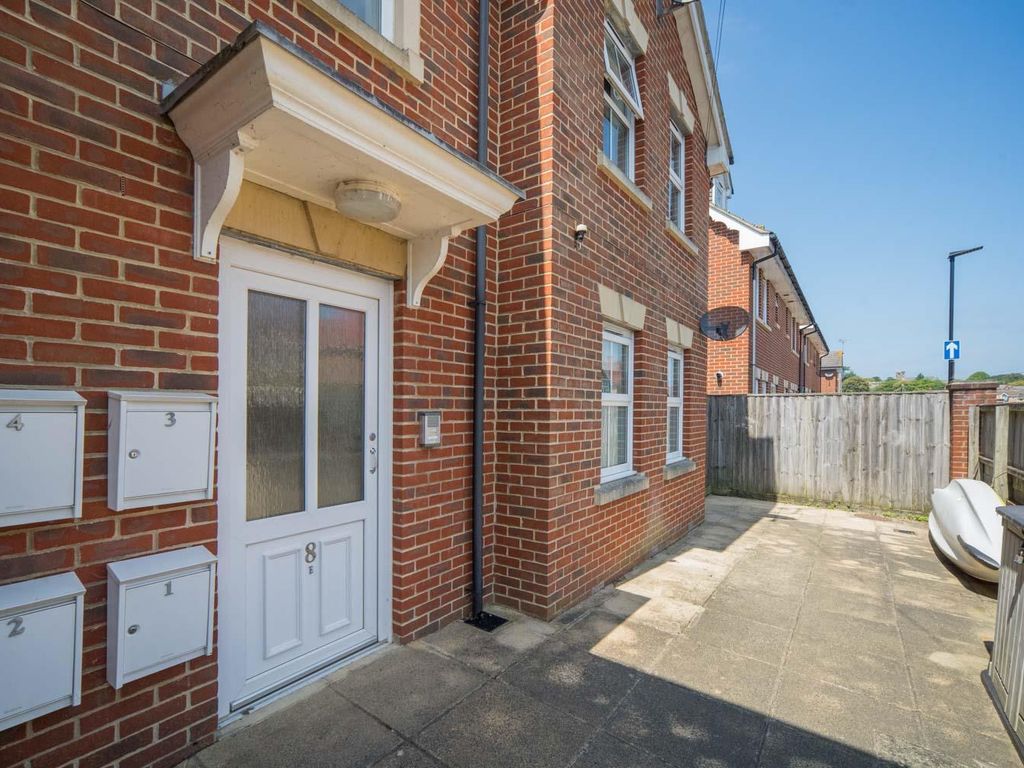 2 bed flat for sale in Consort Road, Cowes PO31 Zoopla