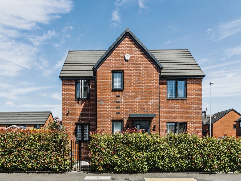 3 bed semidetached house for sale in Blossom Way, Salford M6, £290,000