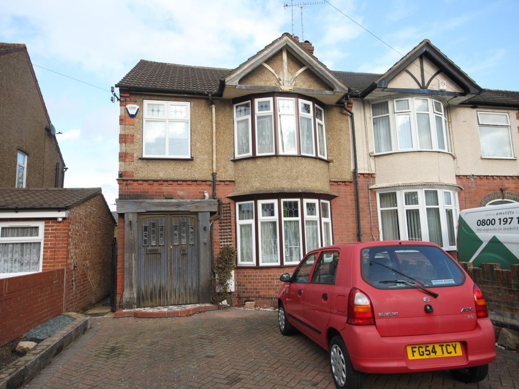 4 bed semidetached house to rent in Park Street, Luton LU1, £2,000 pcm