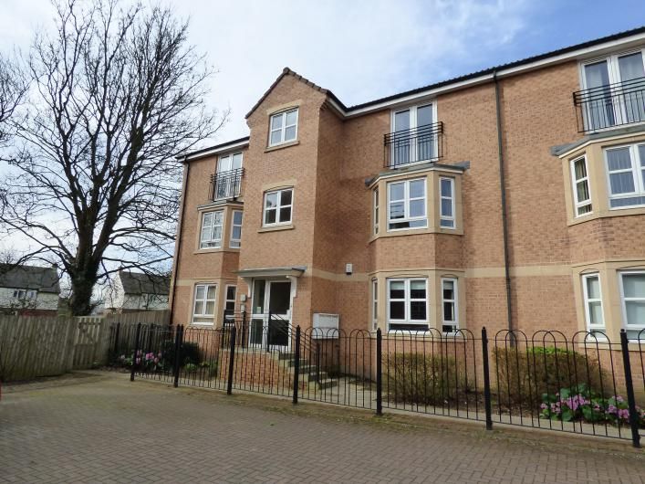 2 bed flat to rent in Royal Troon Mews, Wakefield WF1, £820 pcm Zoopla
