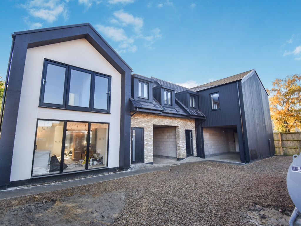 4 bed semidetached house for sale in Chapel Road, Earith, Huntingdon