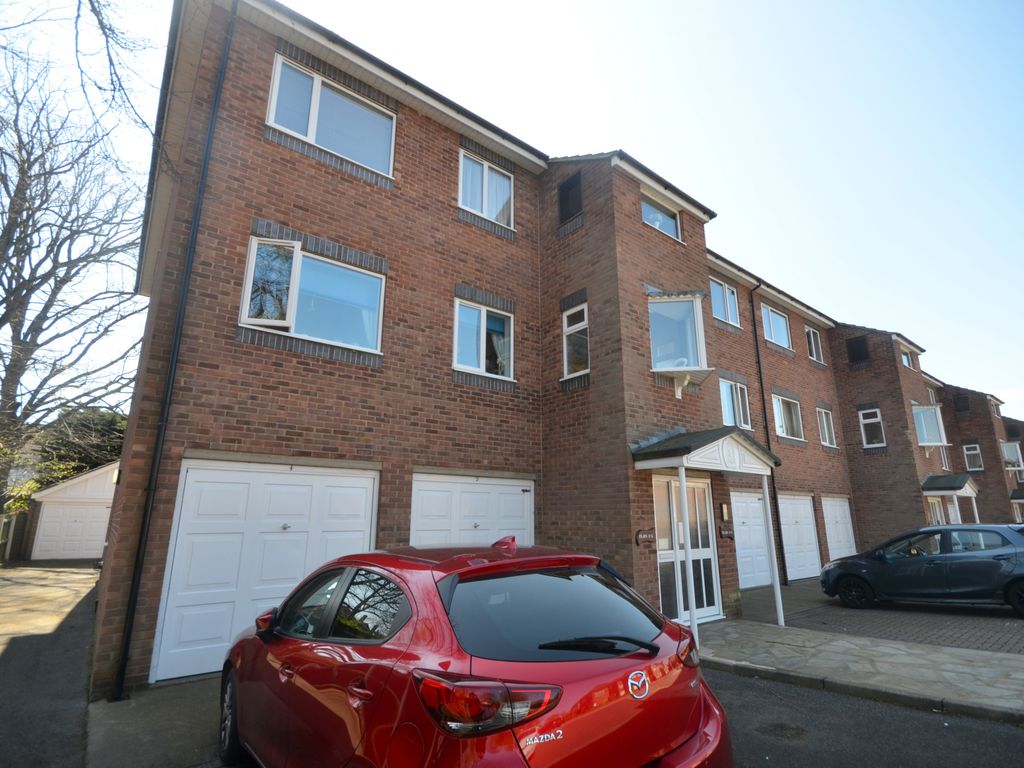 2 bed flat to rent in Eaton Court, Grimsby DN34 Zoopla
