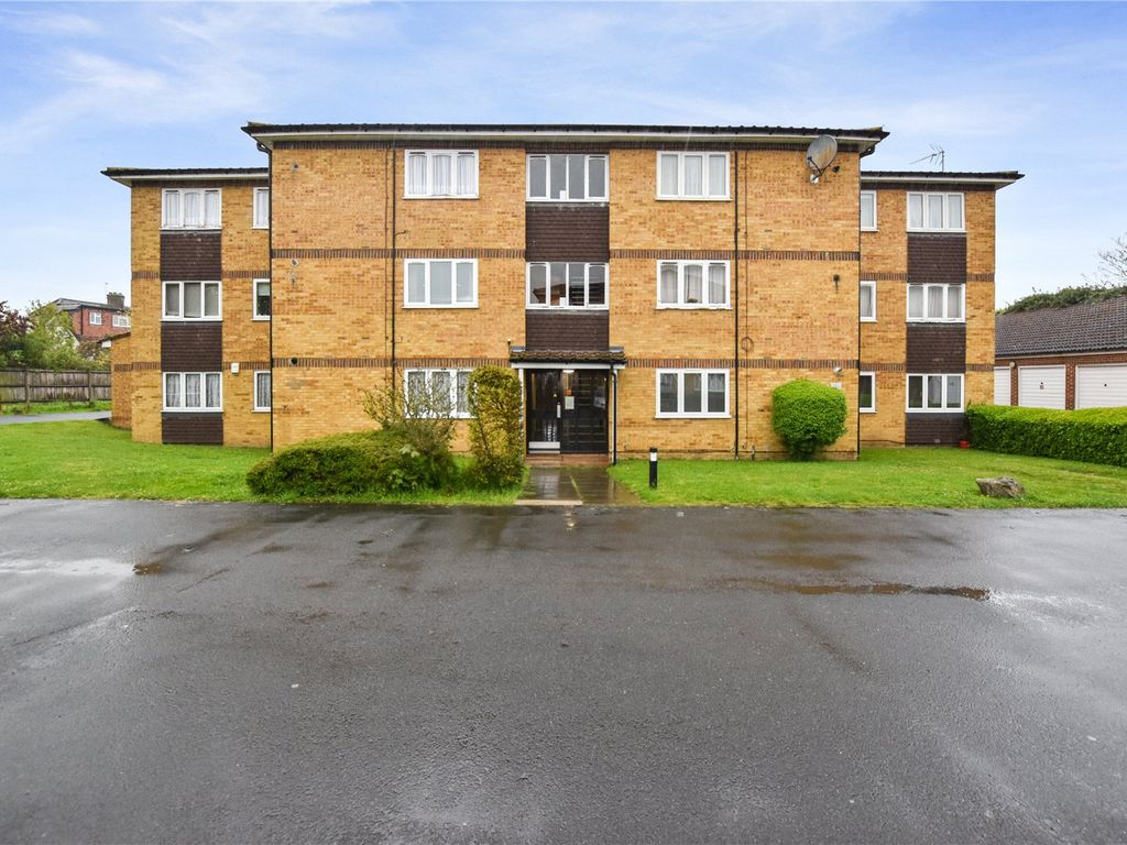 2 bed flat for sale in Fox Hollow Drive, Bexleyheath DA7 Zoopla