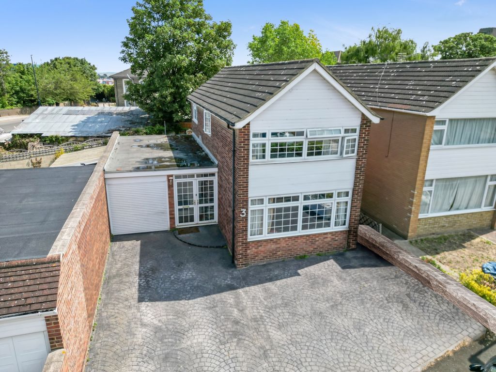 3 bed detached house for sale in Vicarage Drive, Northfleet, Gravesend