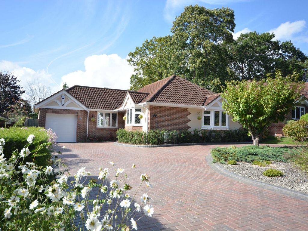 2 bed detached bungalow for sale in Airetons Close, Broadstone BH18, £