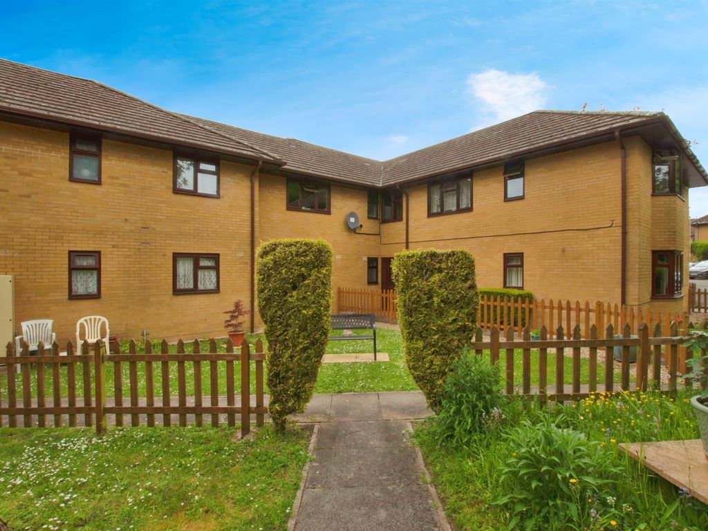 1 bed flat for sale in Micheldever Road, Andover SP10, £150,000 Zoopla