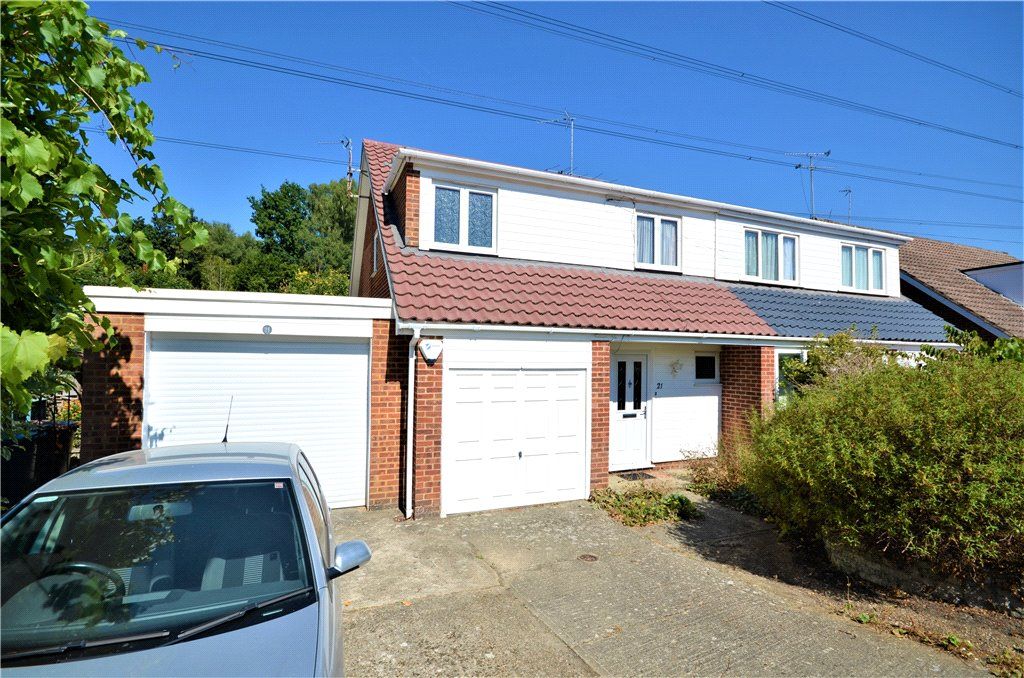 3 bed semidetached house for sale in Cheviot Road, Sandhurst