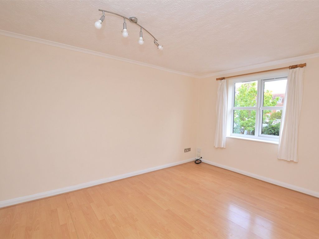 1 bed flat to rent in Wilton Hill Court, 29 Wilton Road, Redhill