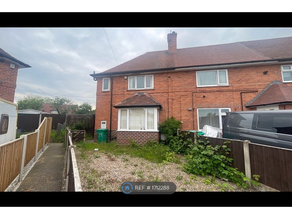 3 bed end terrace house to rent in Harpenden Square, Nottingham NG8
