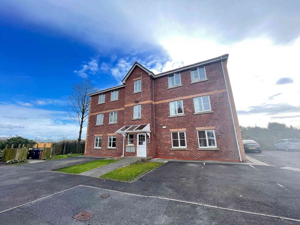 2 bed flat to rent in Charnley Court, Cottage Lane, Bamber Bridge PR5