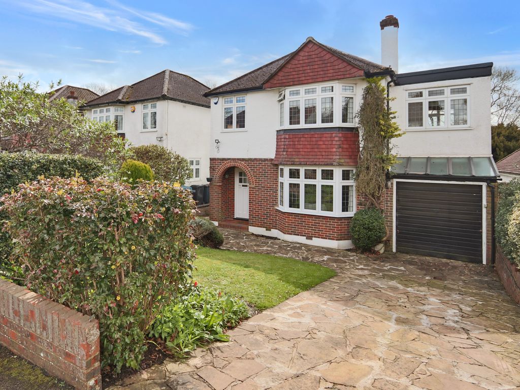 4 bed detached house for sale in Bradmore Way, Coulsdon CR5, £800,000