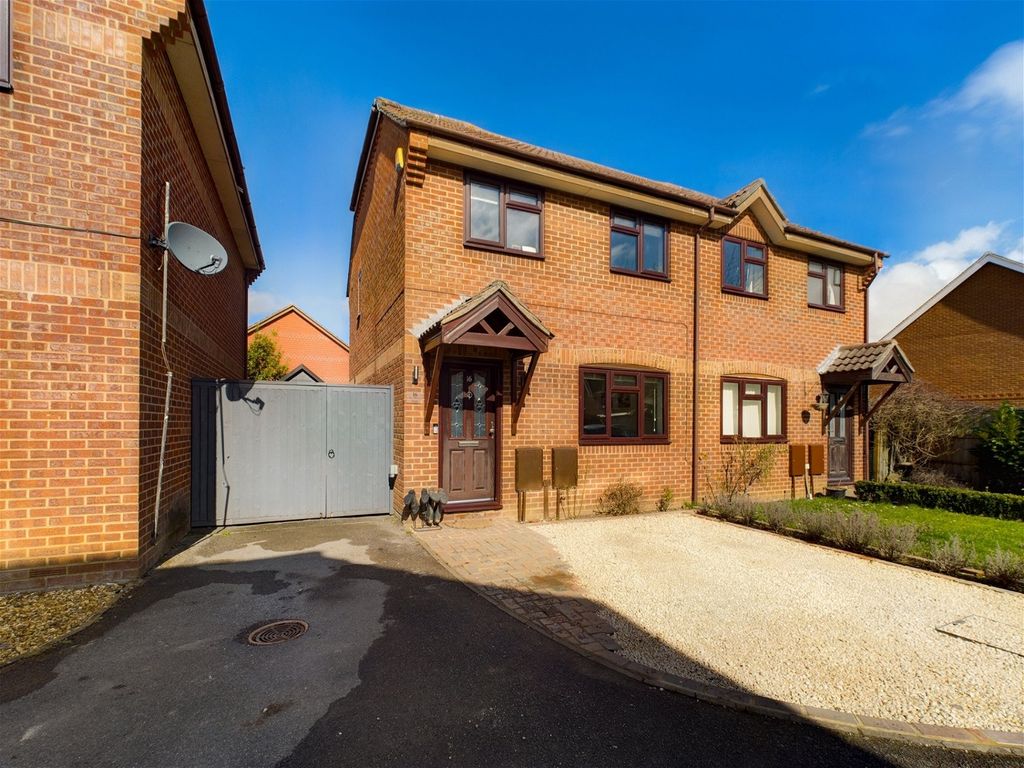 3 bed semidetached house for sale in Strawberry Fields, Bramley