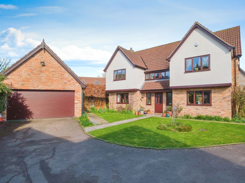 5 bed detached house for sale in Barnsfield, Fulbourn, Cambridge CB21