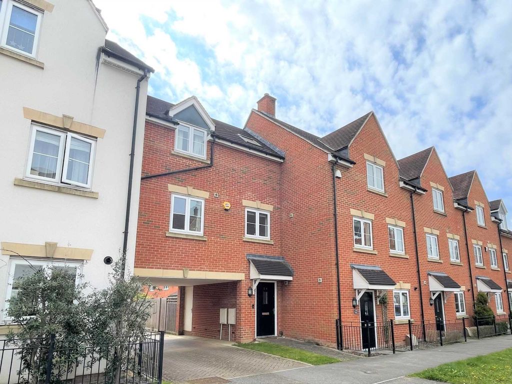 2 bed parking/garage for sale in Ellis Road, Broadbridge Heath RH12