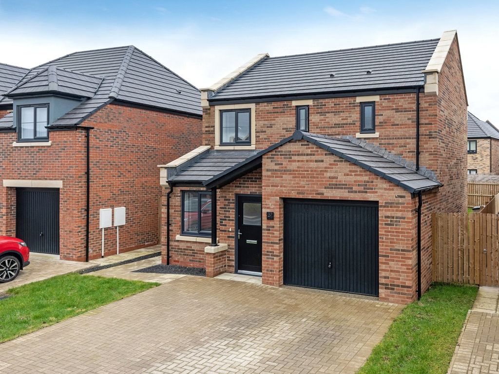3 bed detached house for sale in Burnview Court, Callerton, Newcastle