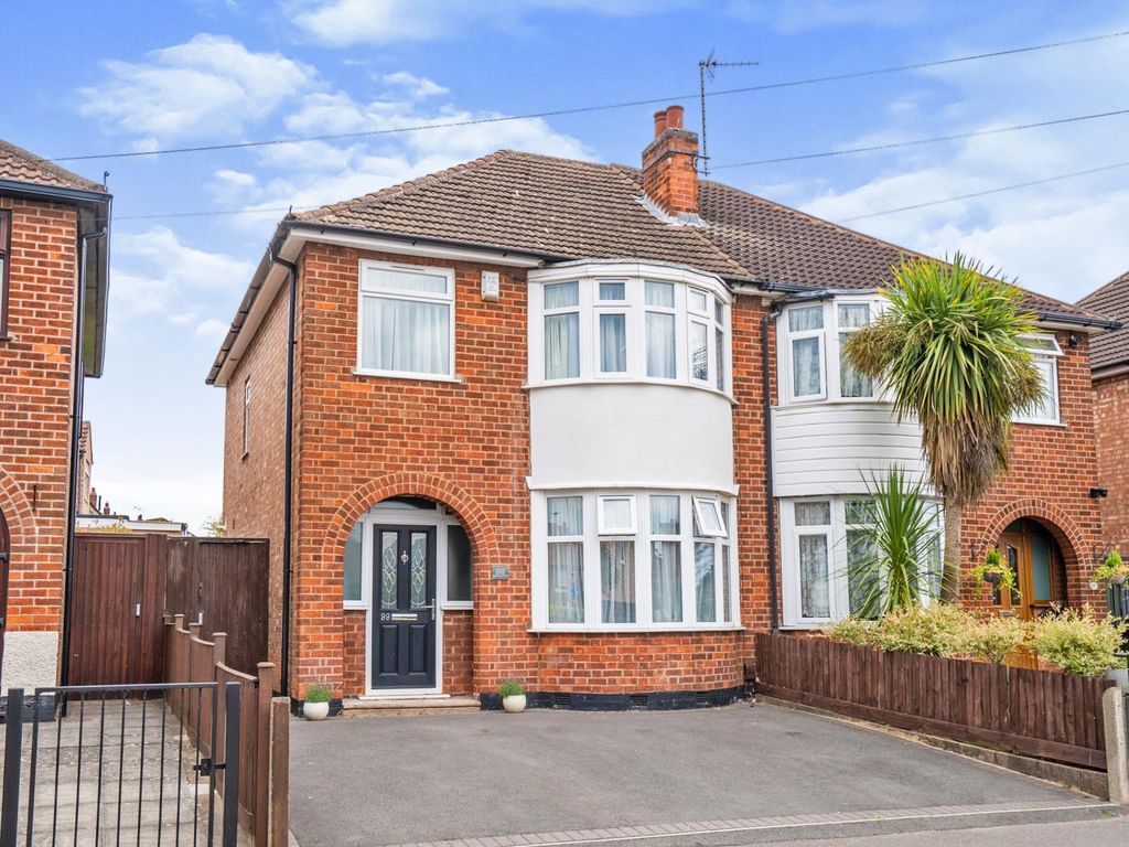 3 bed semidetached house for sale in Aylestone Drive, Leicester LE2