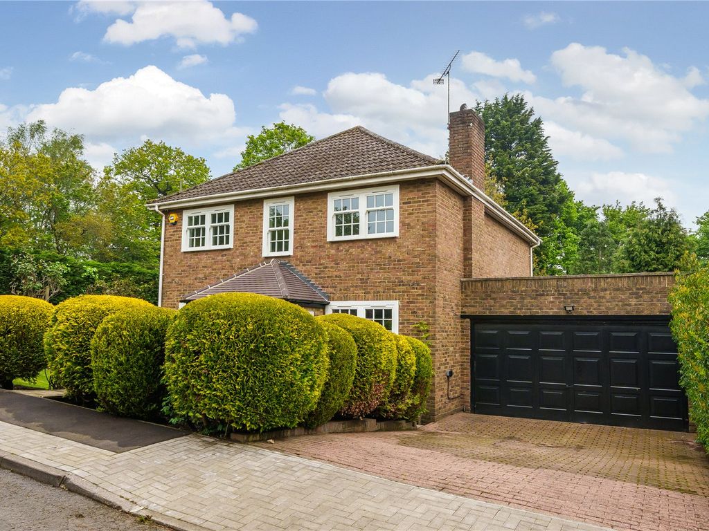 4 bed detached house for sale in Greenacre Close, Hadley Highstone