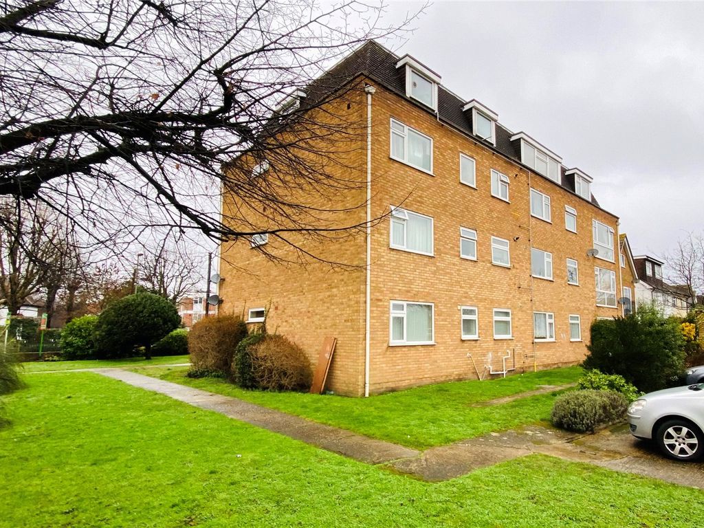 2 bed flat for sale in Laleham Road, StainesUponThames, Surrey TW18