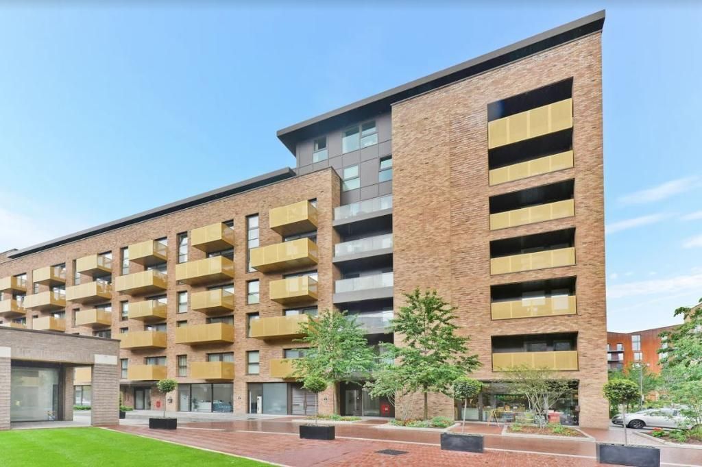 2 bed flat to rent in Copenhagen Court, Pell Street, Lewisham, London