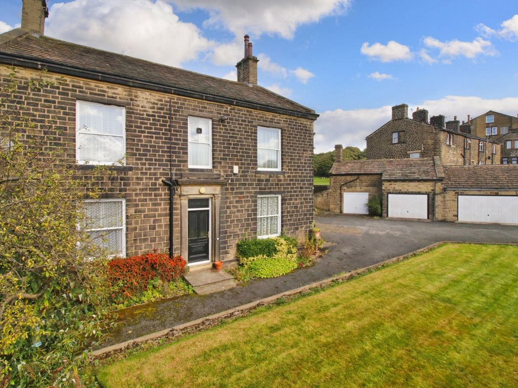 5 bed detached house for sale in Thackley Road, Thackley, Bradford