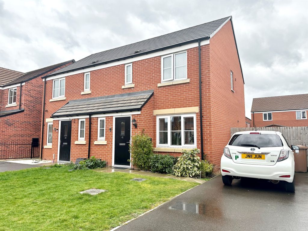 3 bed semidetached house for sale in Harmony Grove, Hampton Gardens