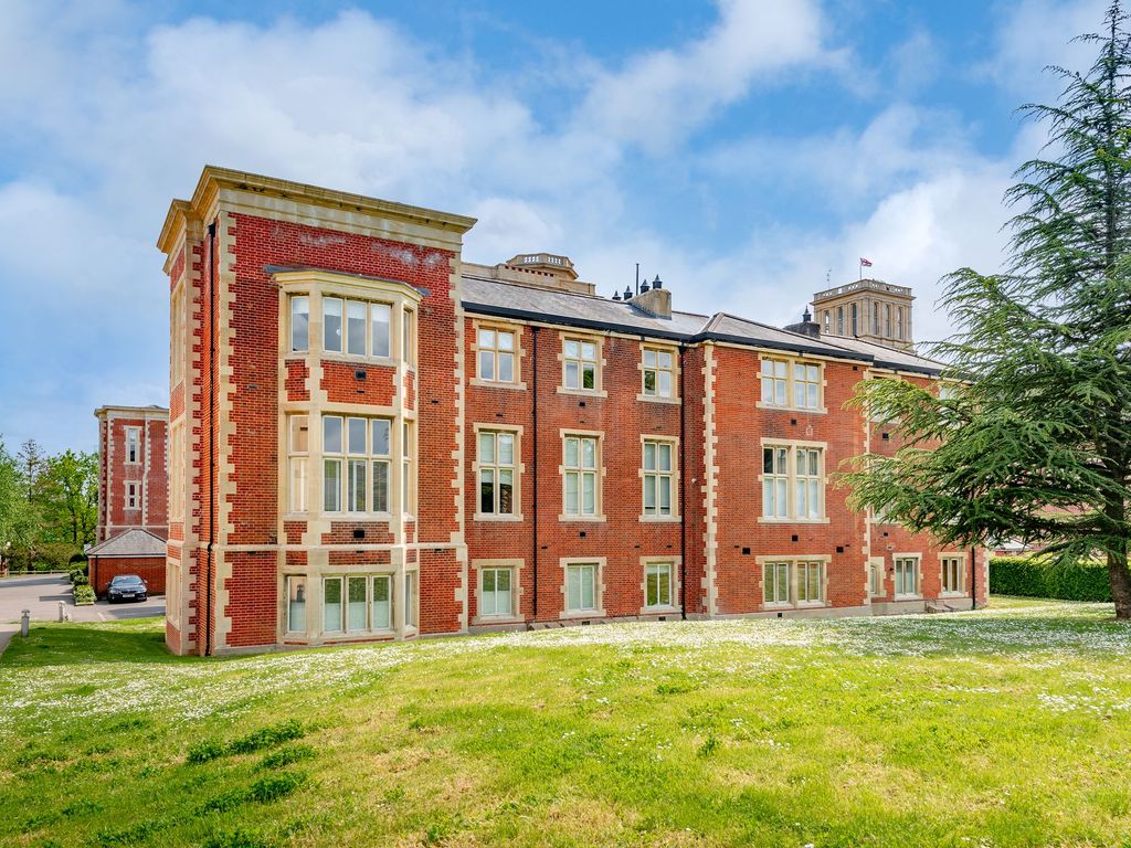2 bed flat for sale in Royal Earlswood Park, Victoria Court Royal
