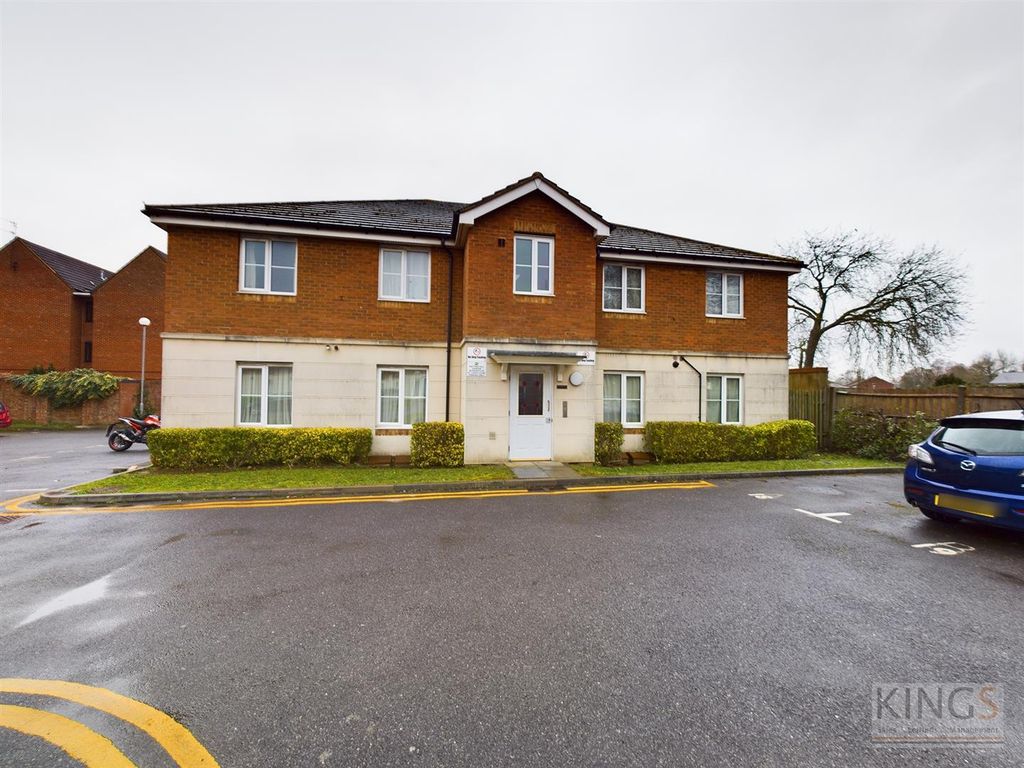2 bed flat to rent in St. Lukes Court, Hatfield AL10 Zoopla