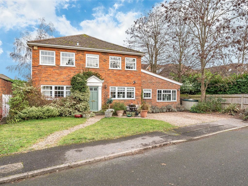 4 bed detached house for sale in Weybridge, Surrey KT13, £1,295,000